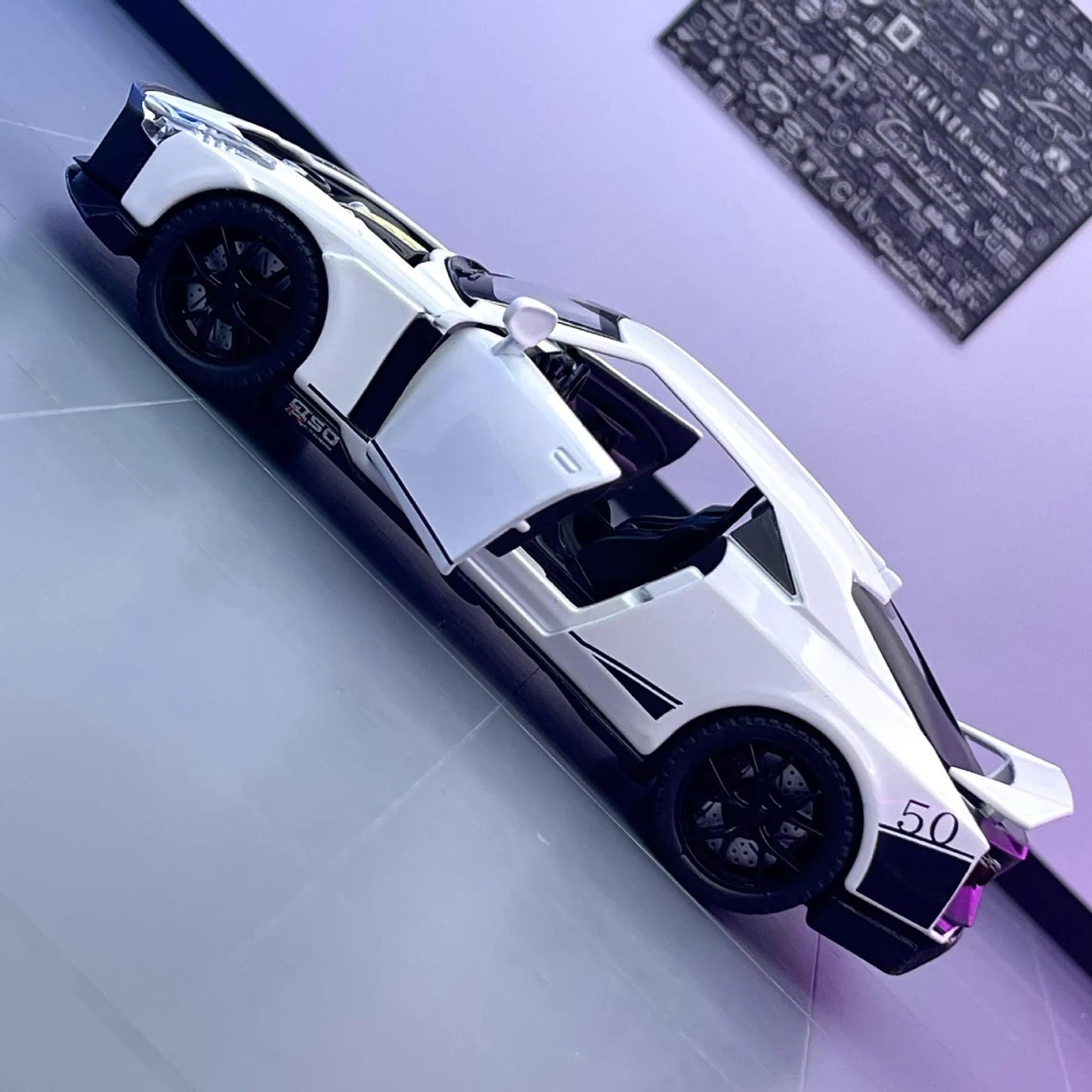 GTR50-W 1:32 - White