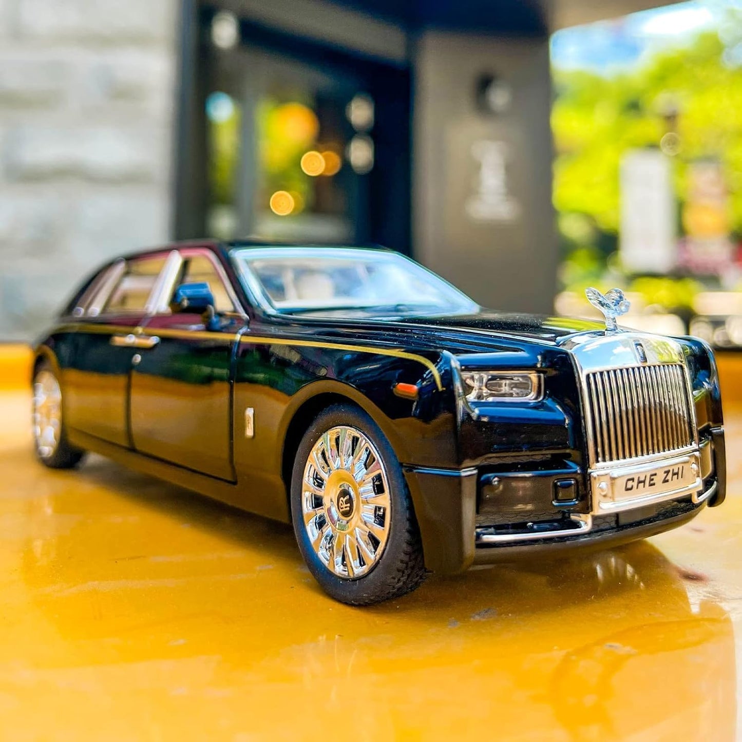 Rolls-Royce Phantom - Black - image 5